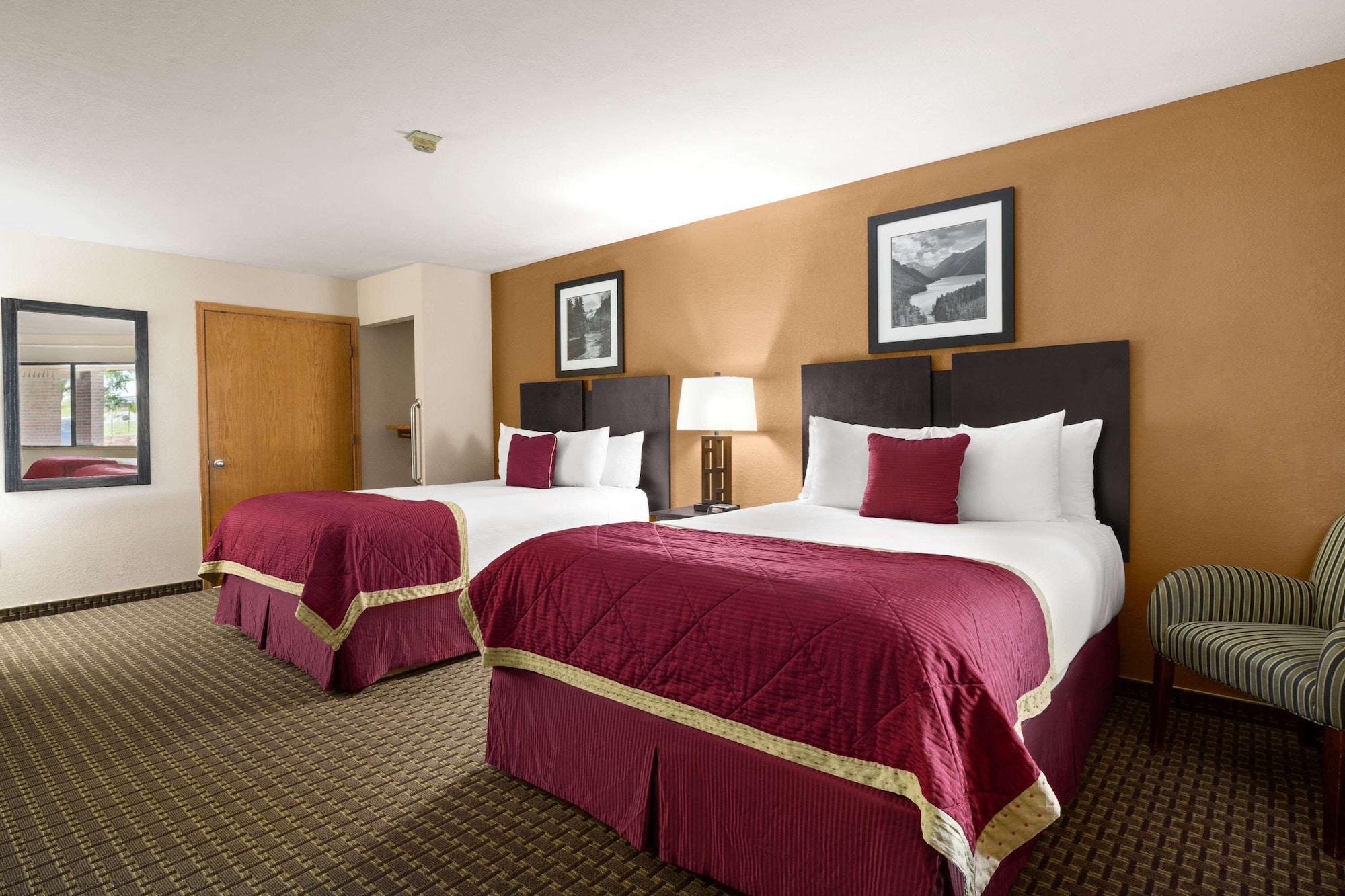 Hotel Baymont By Wyndham Cortez