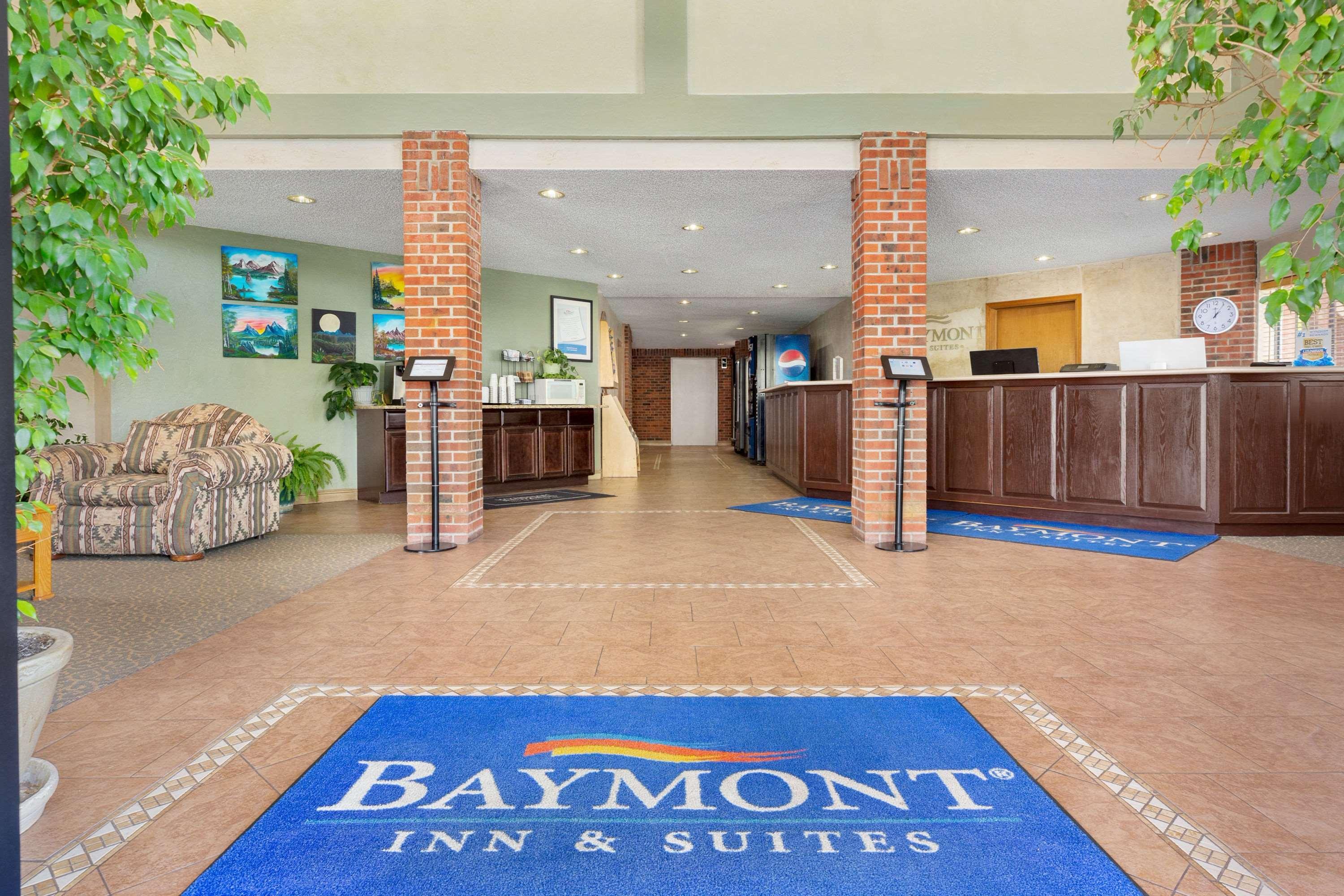 Hotel Baymont By Wyndham Cortez
