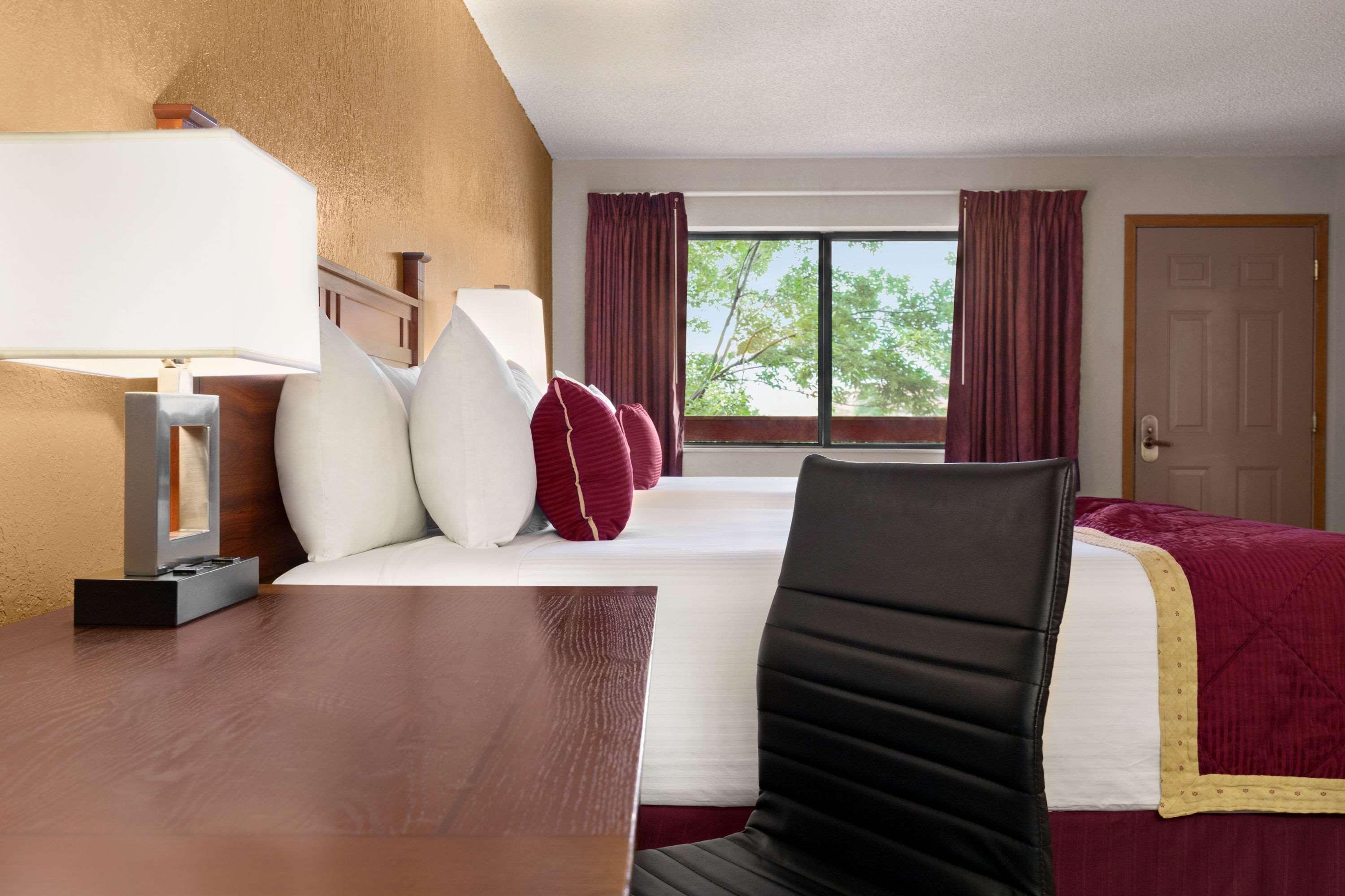 Baymont By Wyndham Hotel Cortez