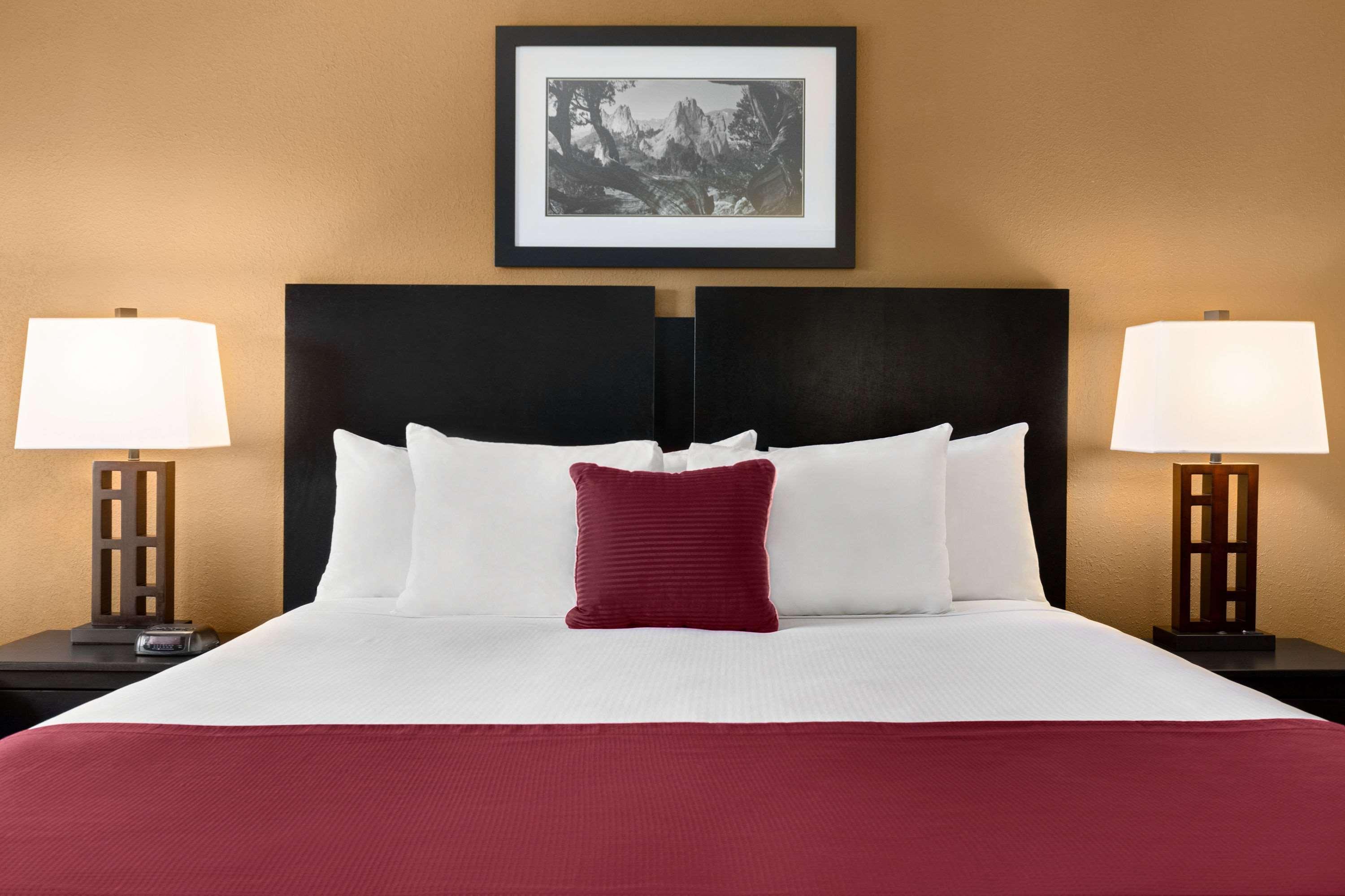 Baymont By Wyndham Hotel Cortez