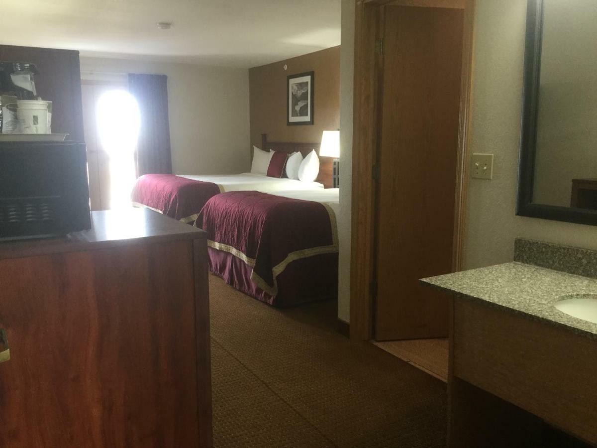 Baymont By Wyndham Hotel Cortez