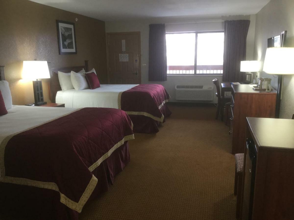 Hotel Baymont By Wyndham Cortez